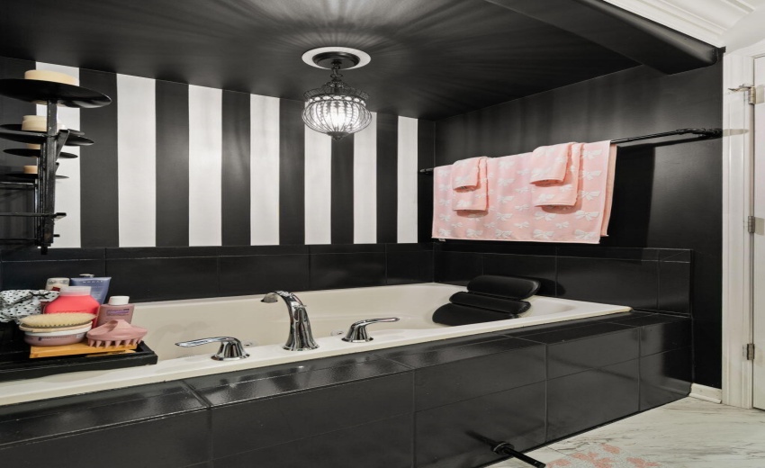 primary bedroom bath