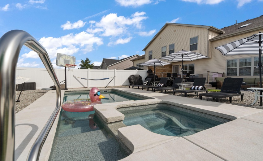inground pool hot tub