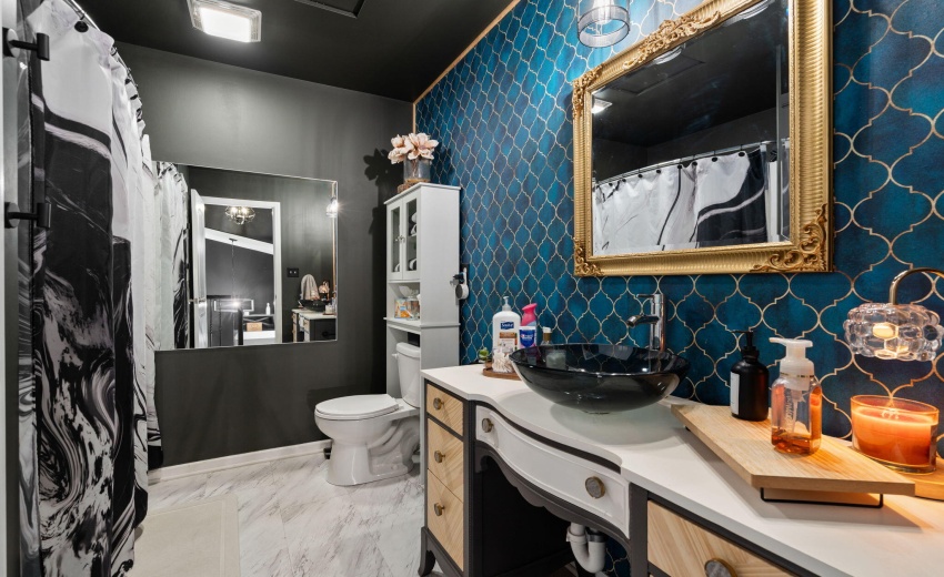 full upper bath