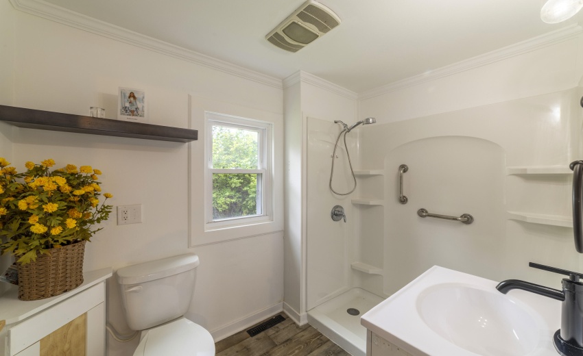 HHallBath58North0034