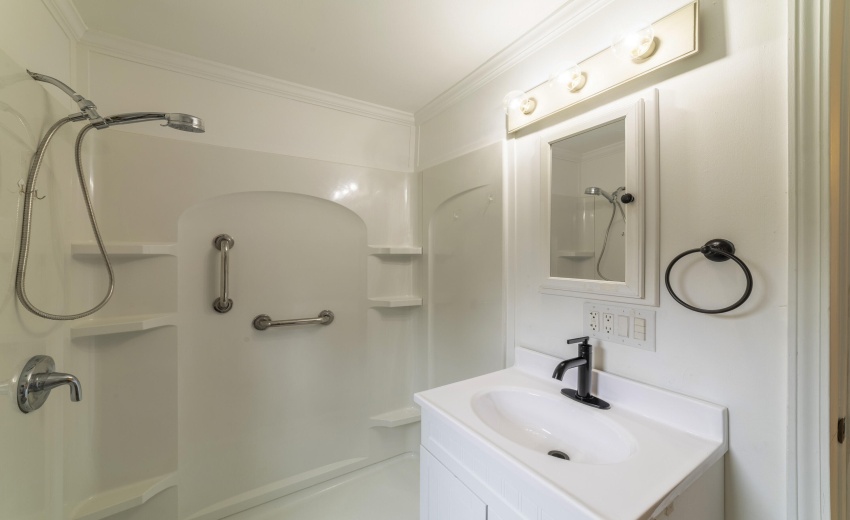 HHallBath58North0035