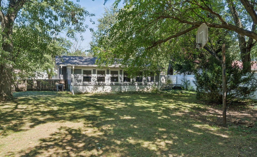 831EssexLane(4)