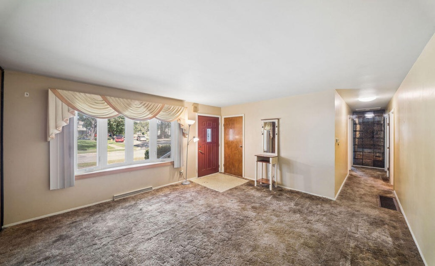 831EssexLane(6)