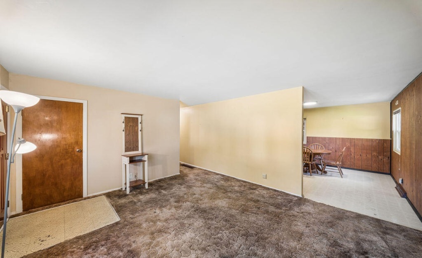 831EssexLane(7)