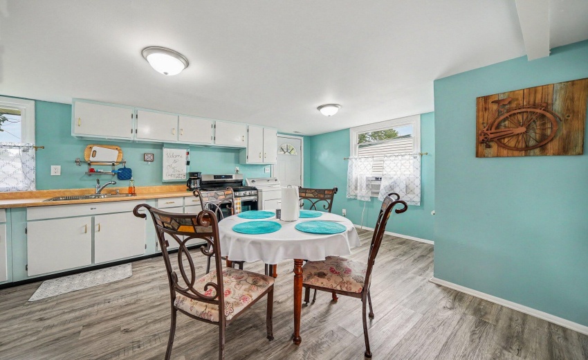 Dining to Kitchen