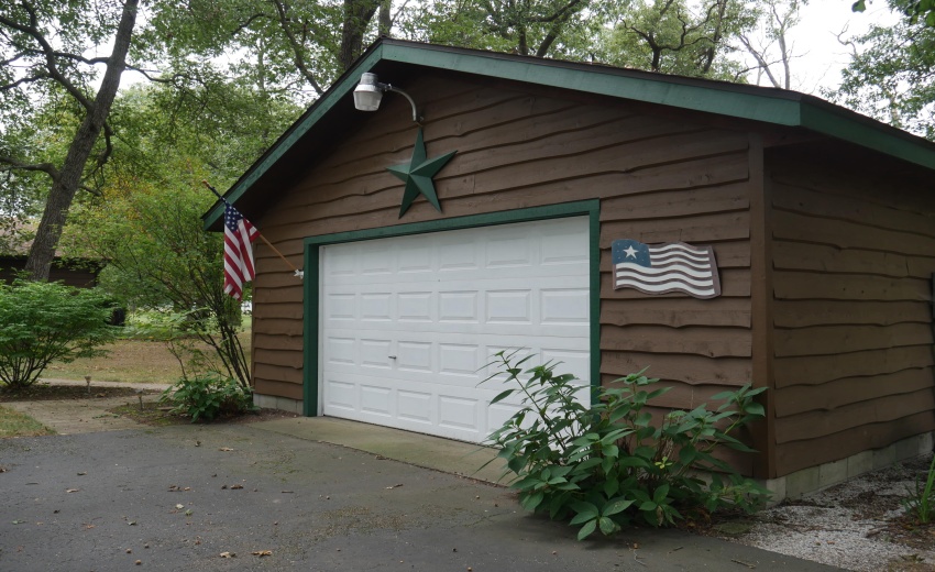 Detached Garage 2