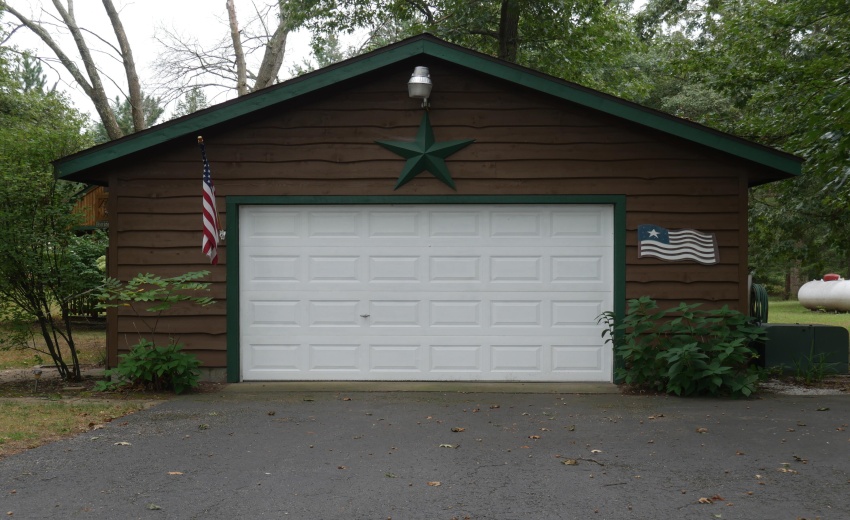 Detached Garage