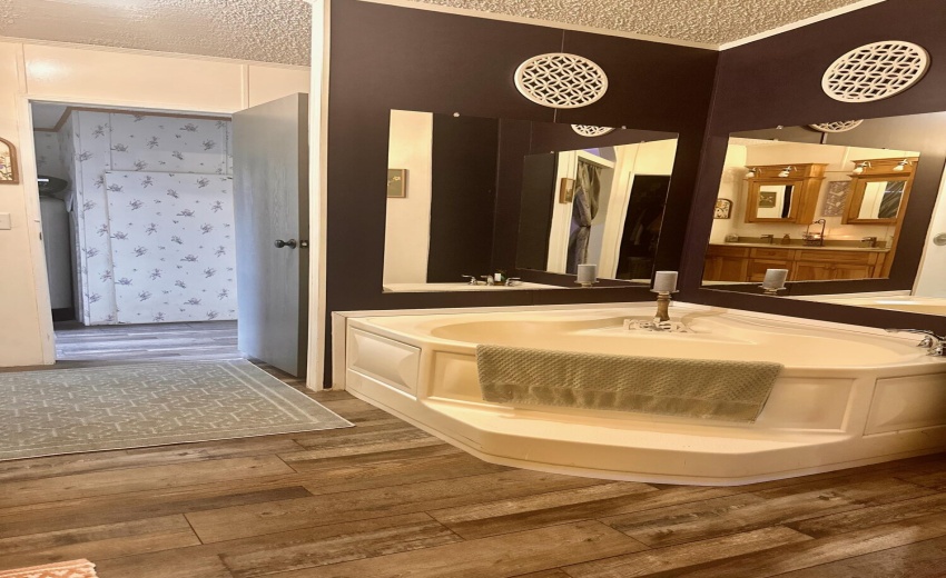 Bath Master 3 (Seller Provided)