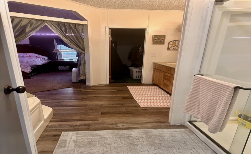 Bath Master 4 (Seller Provided)