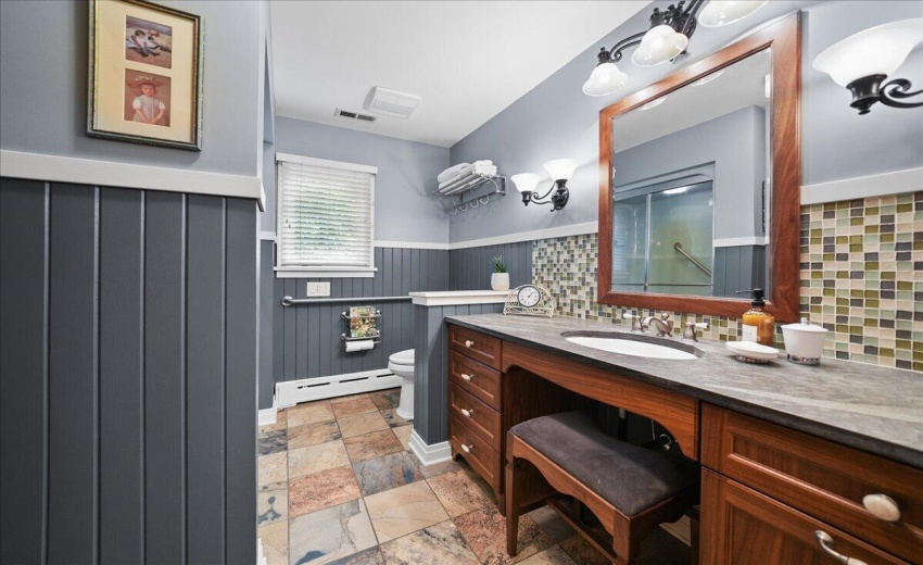 2nd Bathroom