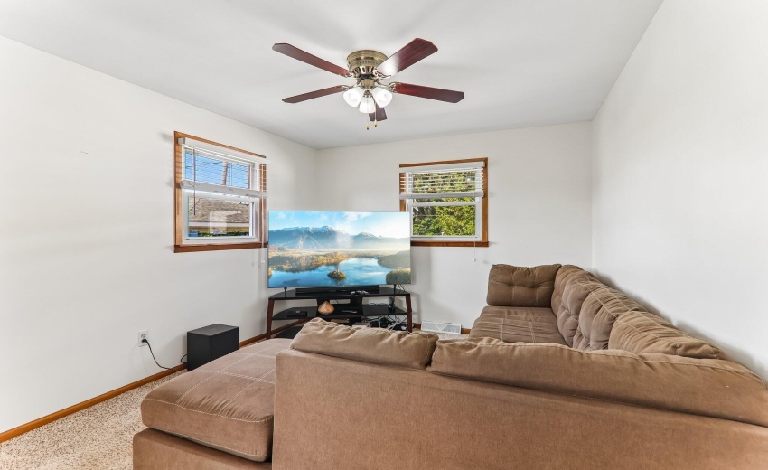 6-web-or-mls-Gordon Dr-S1409-007