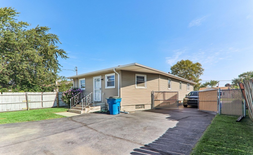 28-web-or-mls-Gordon Dr-S1409-031