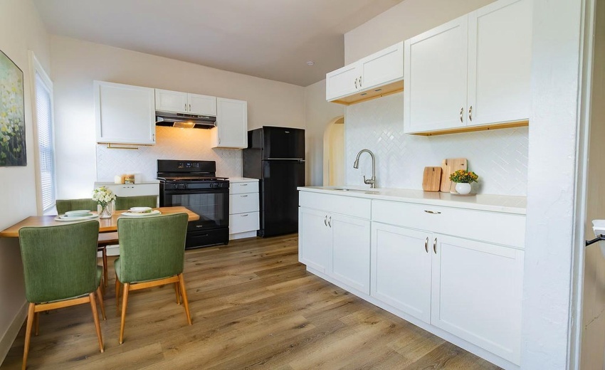 253012th(MLS)-23 - Kitchen - Mid-Century
