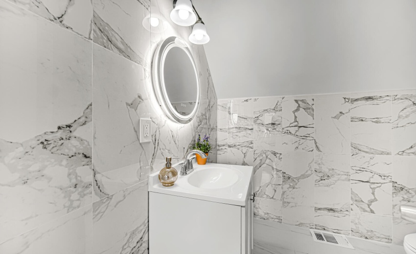 Bathroom Upper Floor