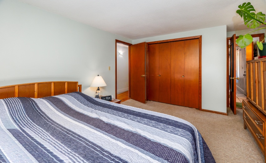209 E Broadway St Brook-10