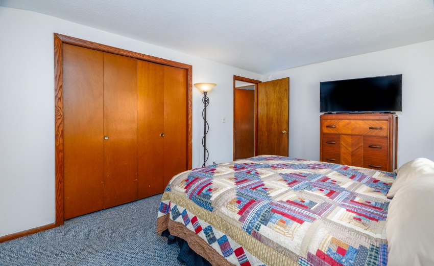 209 E Broadway St Brook-8