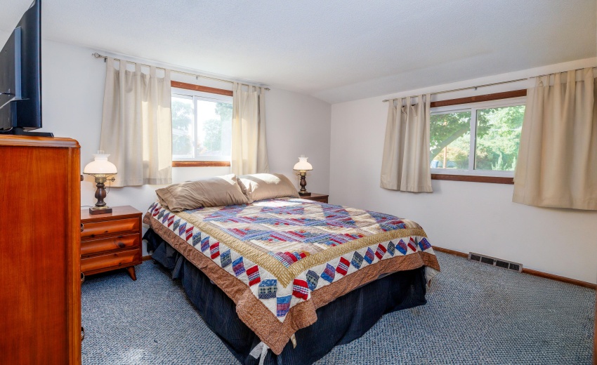 209 E Broadway St Brook-7