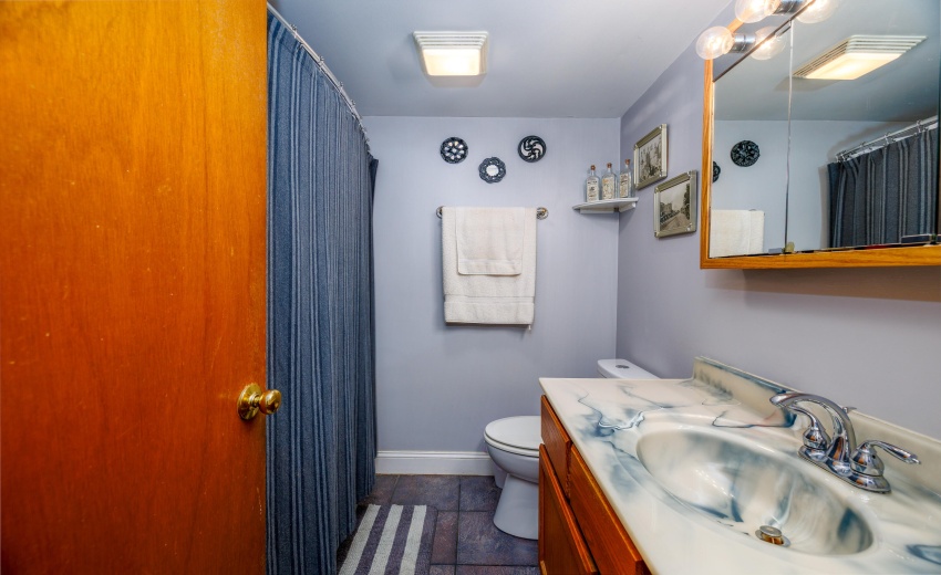 209 E Broadway St Brook-6