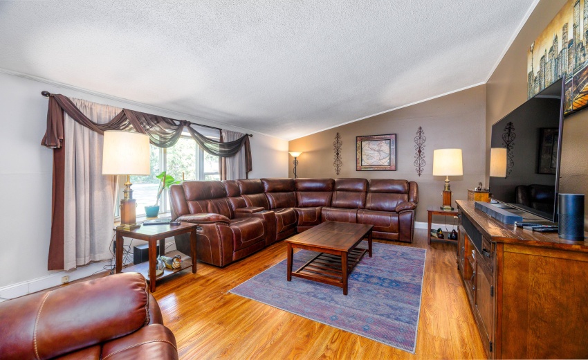 209 E Broadway St Brook-3