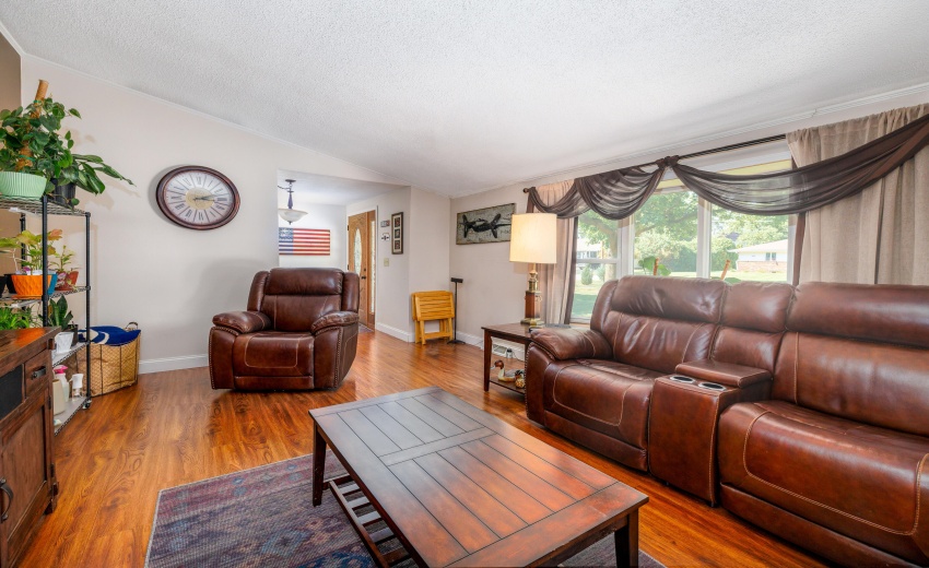 209 E Broadway St Brook-2