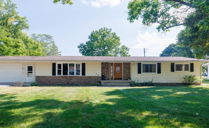 209 E Broadway St Brook-21