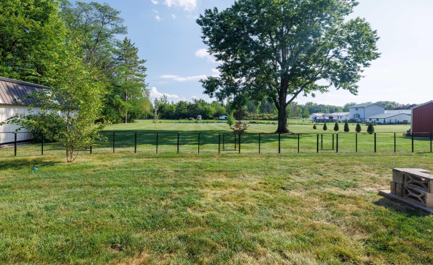 209 E Broadway St Brook-30