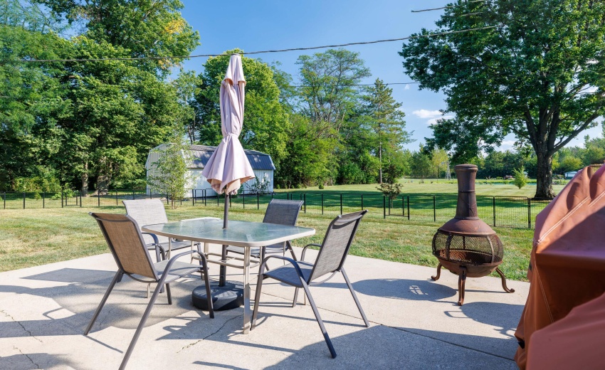 209 E Broadway St Brook-29