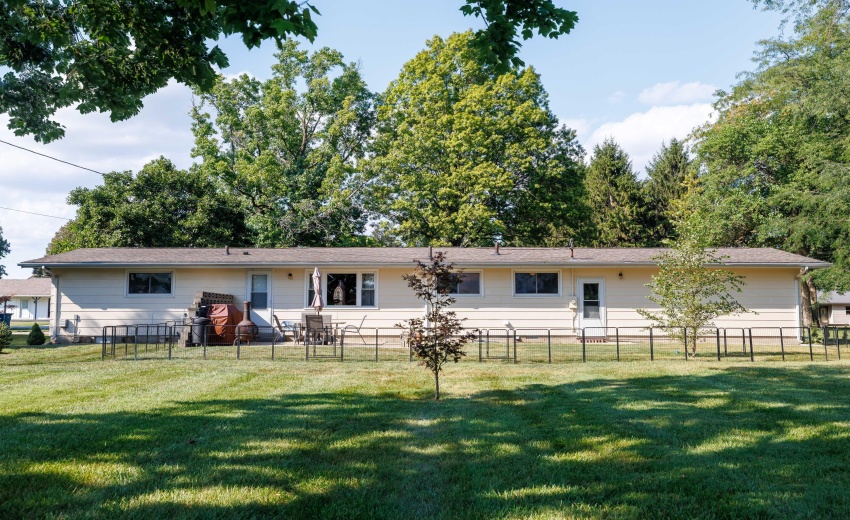 209 E Broadway St Brook-26