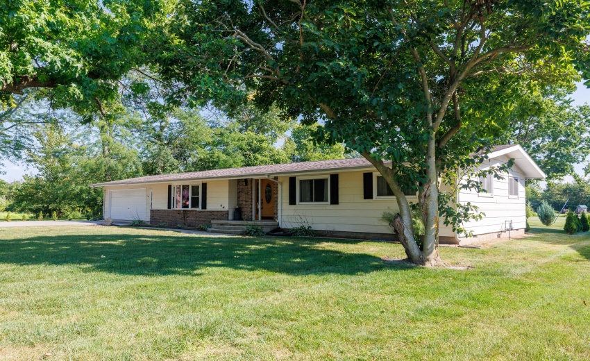 209 E Broadway St Brook-22