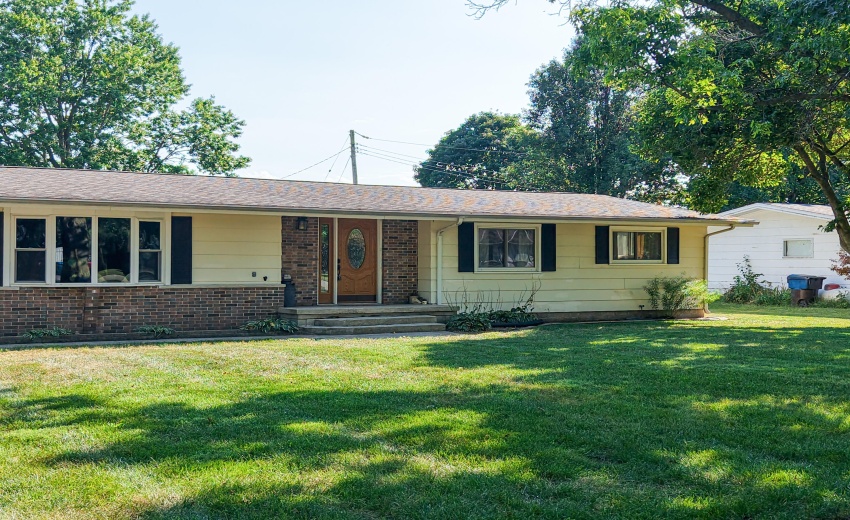 209 E Broadway St Brook-19
