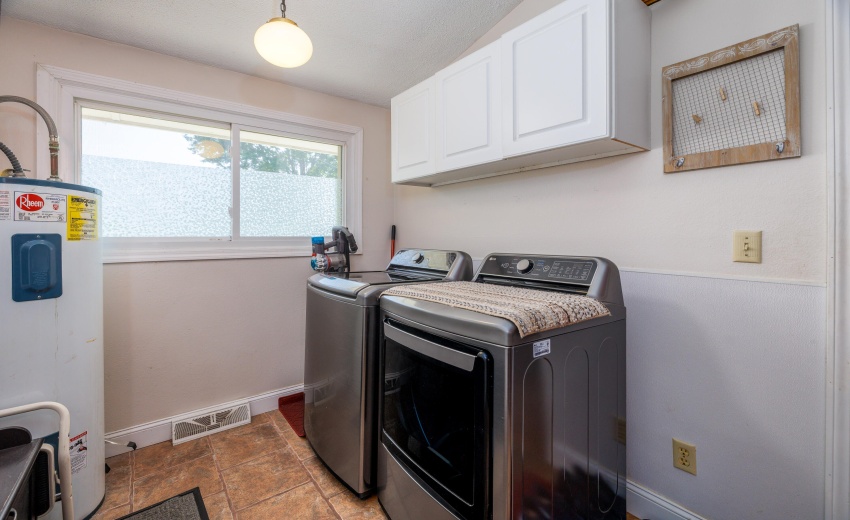 209 E Broadway St Brook-18