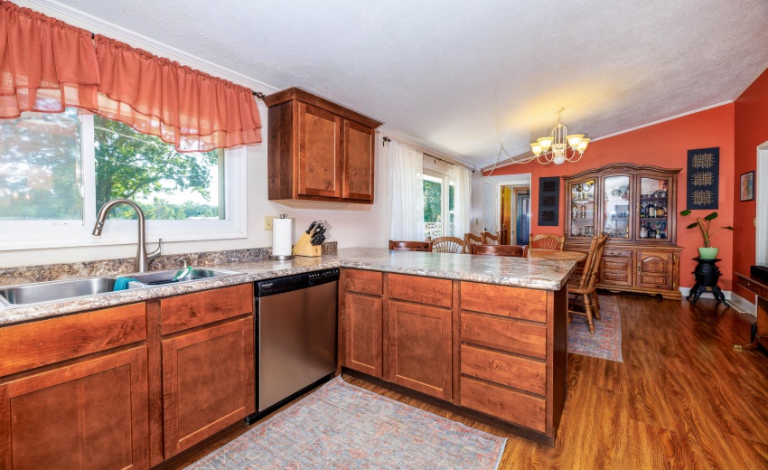209 E Broadway St Brook-17