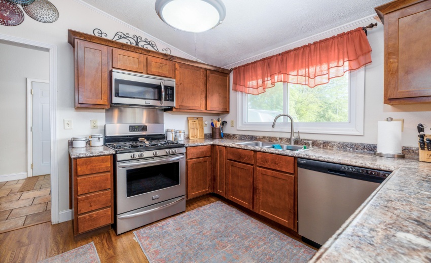 209 E Broadway St Brook-16