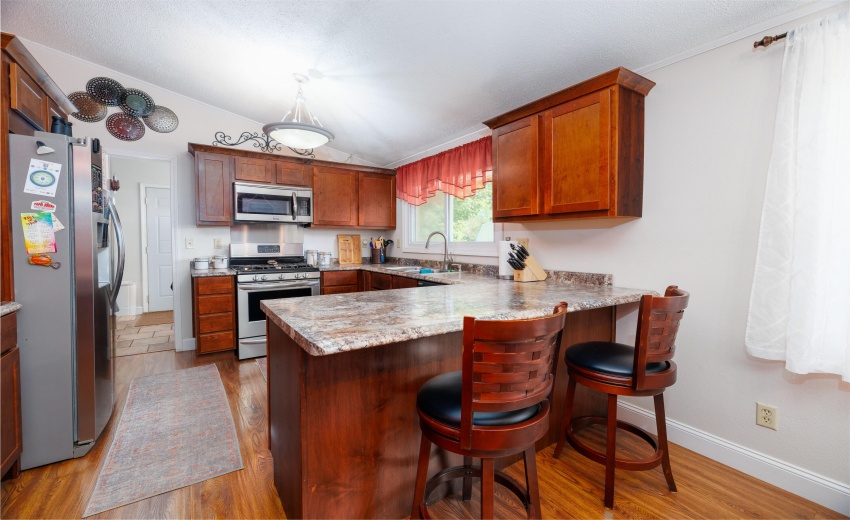 209 E Broadway St Brook-15