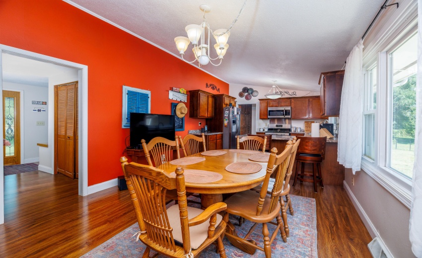 209 E Broadway St Brook-13