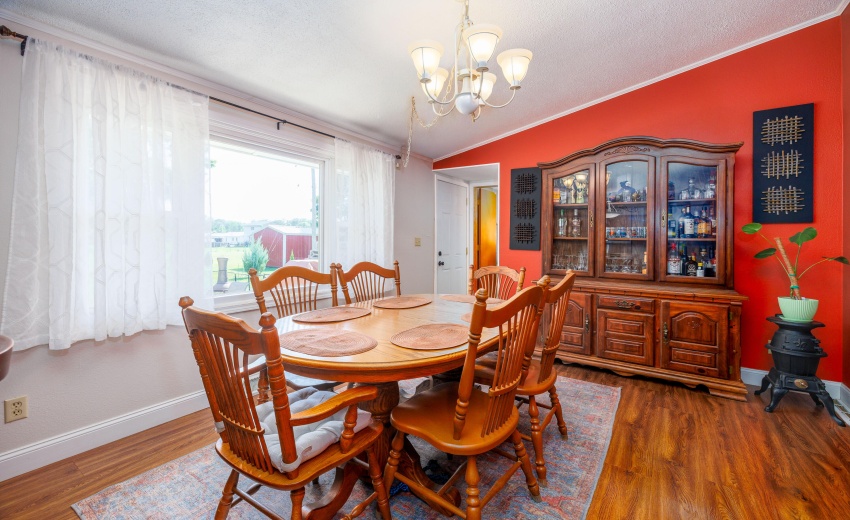 209 E Broadway St Brook-14