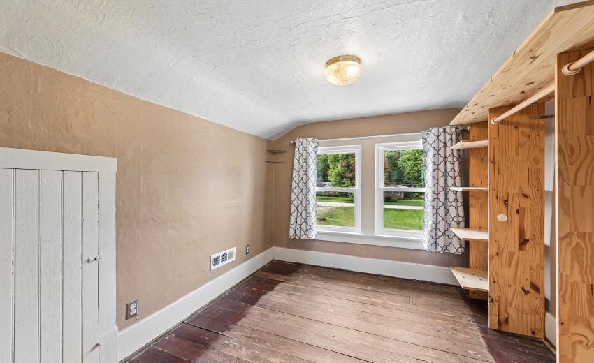 25-Bedroom