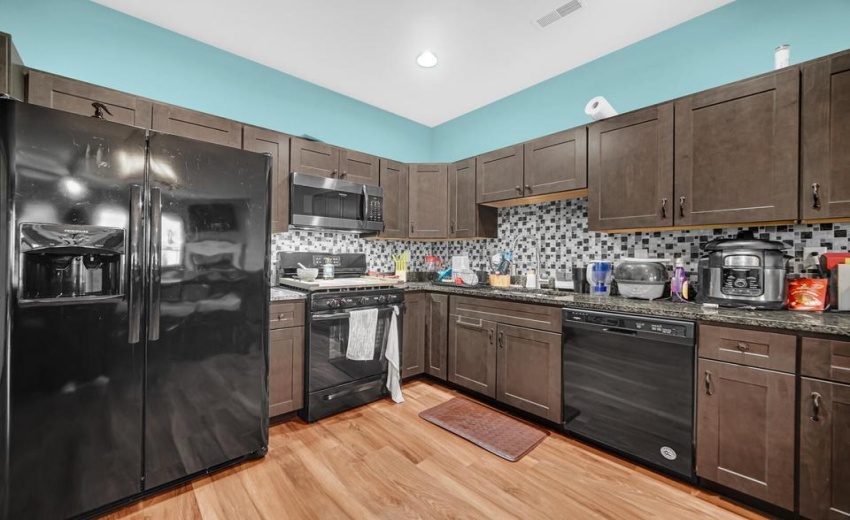 Wright St. Kitchen 4