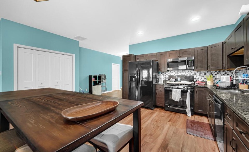 Wright St. Kitchen 3