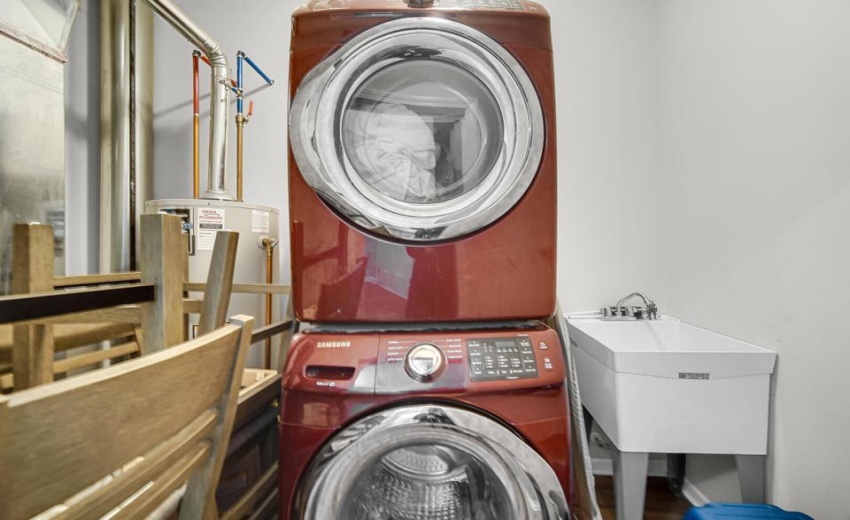 Wright St. Laundry Rm