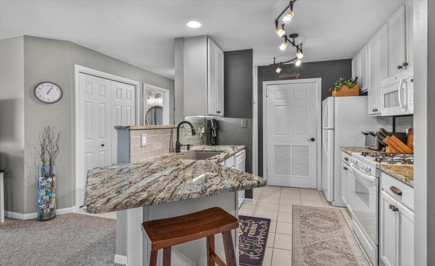 12-9824 Wildwood Ct-12