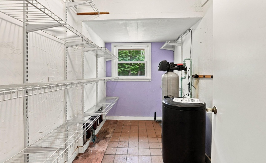 Great as a walk-in pantry