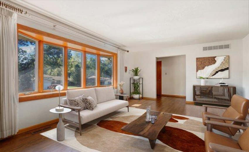 004-MID_CENTURY_LIVING_ROOM_002