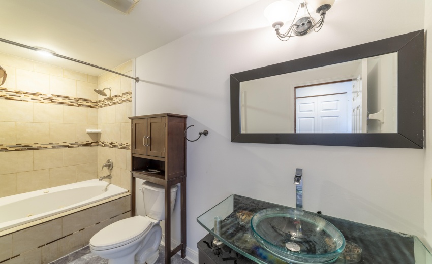 HBathroomEast8ThStreet0017