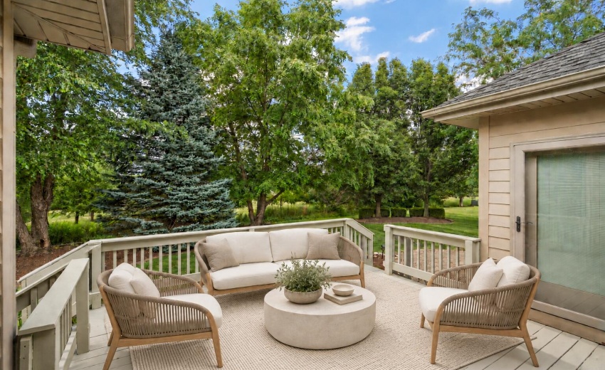 Ivory Rug Grounds a Modern Patio