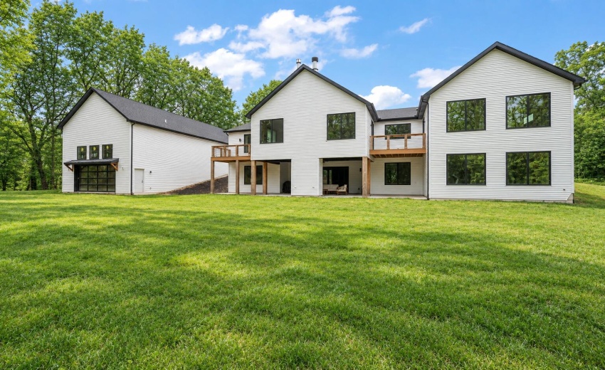 Midwest Home in Lush Summer Greenery