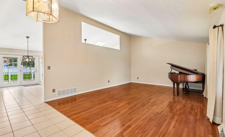 7-web-or-mls-Goldenrod Pl-S0210-007