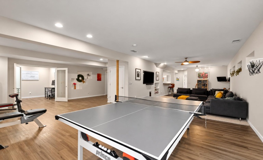 2461 Aeropostale new basement no leaf