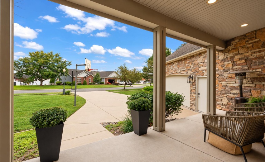 2461 Aeropostale new front porch looking