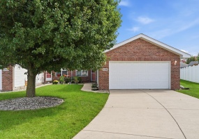 398 Golden Oak Drive, Crown Point, Indiana, 3 Bedrooms Bedrooms, 6 Rooms Rooms,2 BathroomsBathrooms,Residential,For Sale,Golden Oak,NRA846287